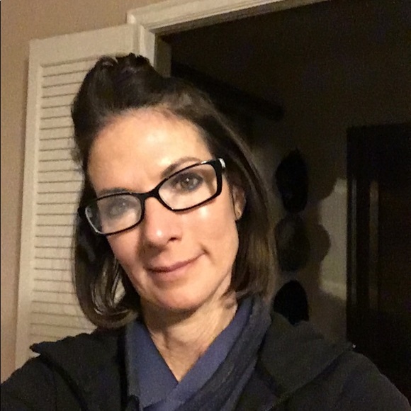 Meet your Posher, Louise - Picture 1 of 1